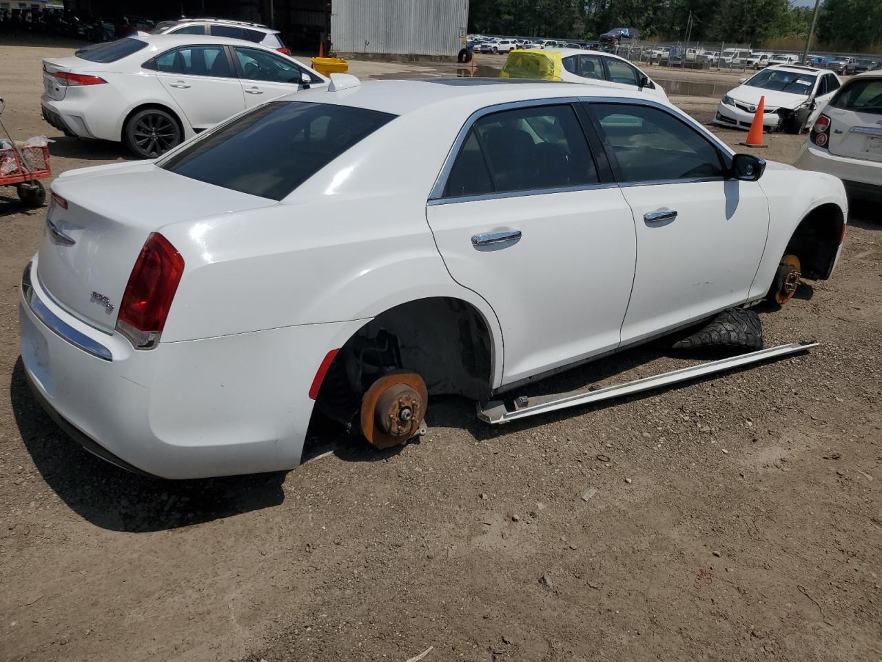 2016 Chrysler 300C - Фото 3