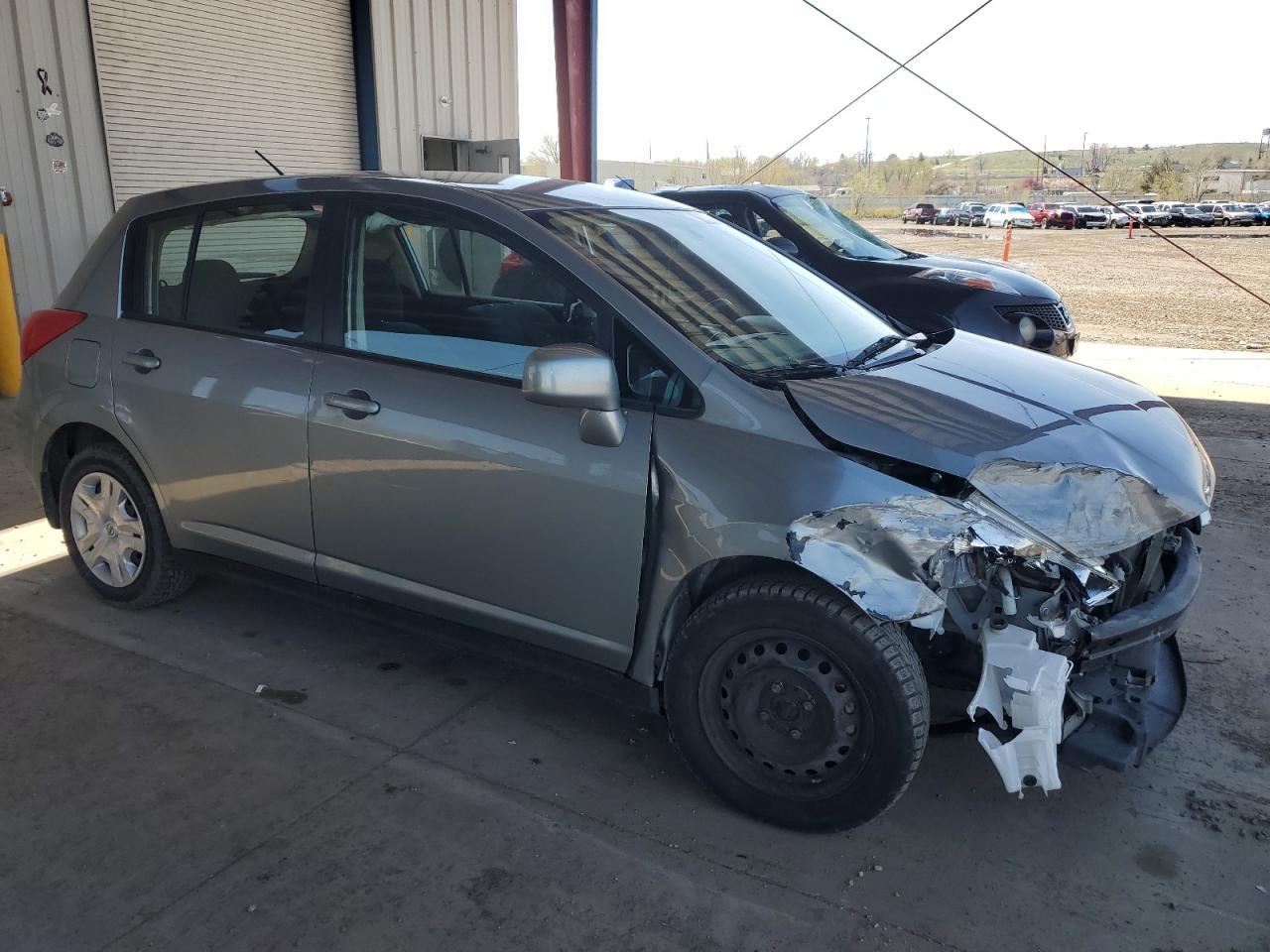 2010 Nissan Versa S - Фото 4