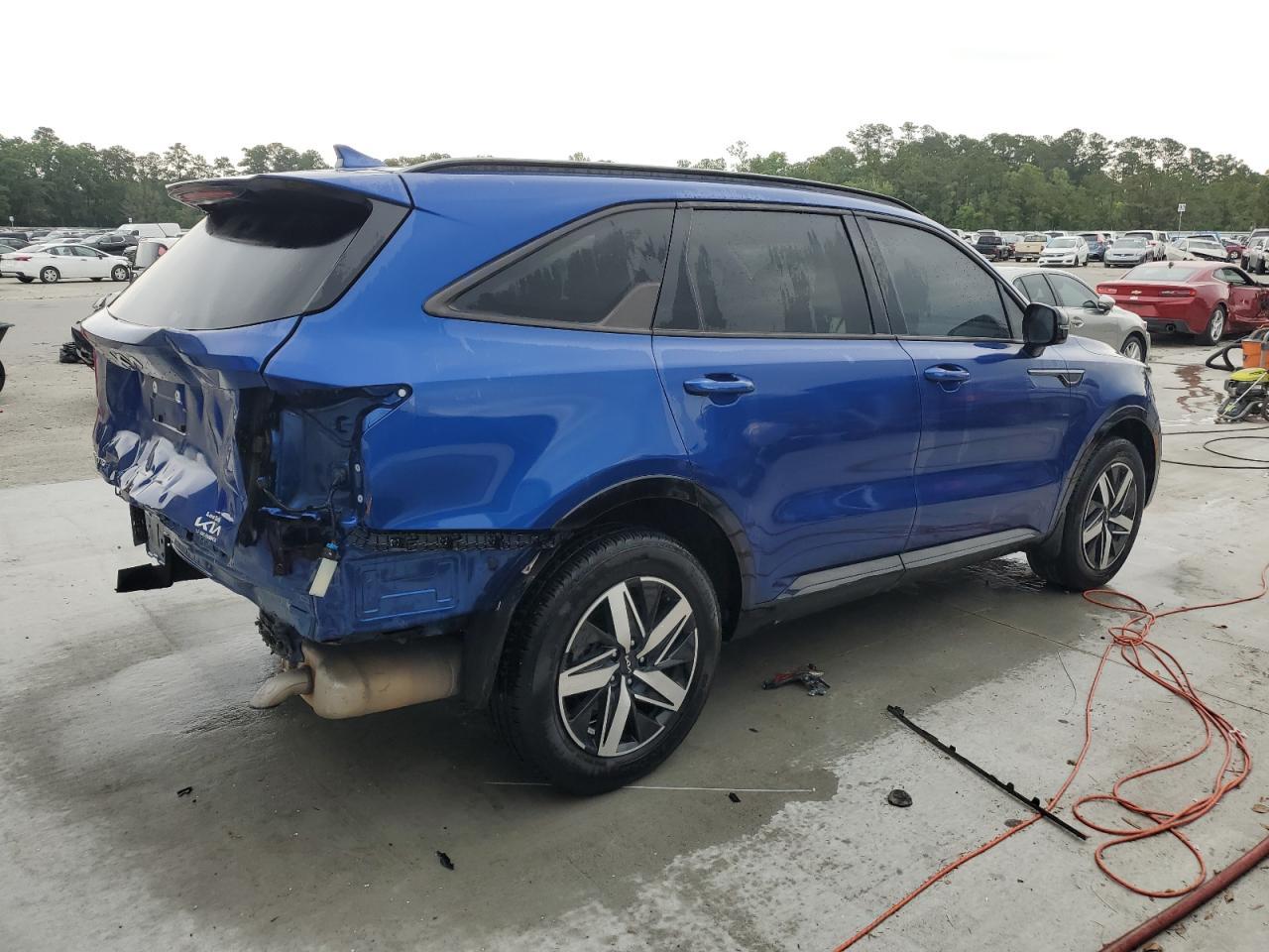 2023 Kia Sorento S - Image 3