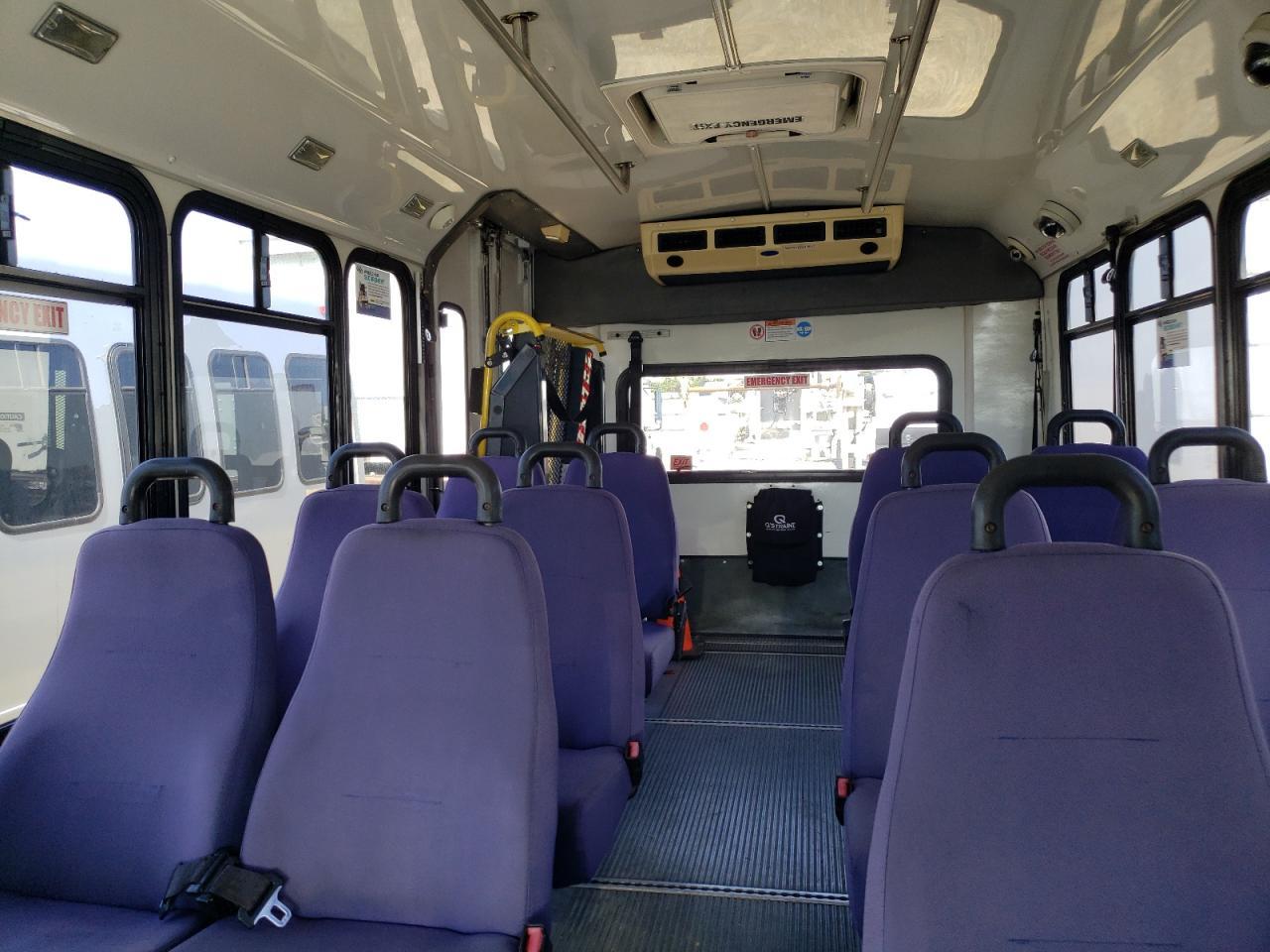 2007 Ford Econoline E450 Super Duty Cutaway Van - Фото 6