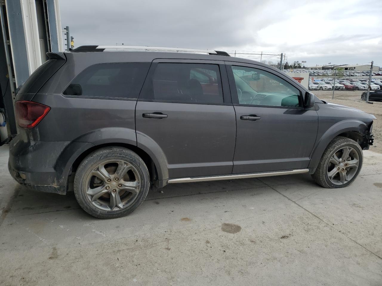 2017 Dodge Journey Crossroad - Image 3