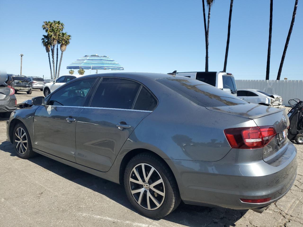 2017 Volkswagen Jetta Se - Фото 2