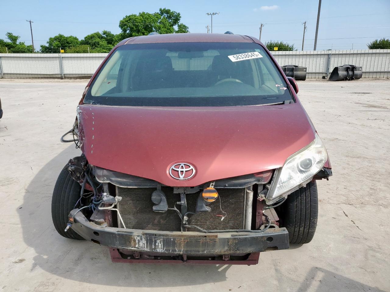 2014 Toyota Sienna Le - Image 5