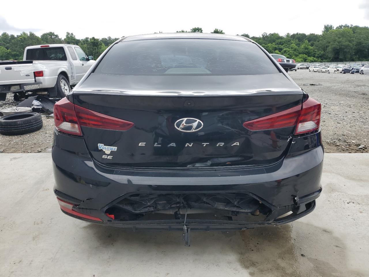 2020 Hyundai Elantra Se - Image 6