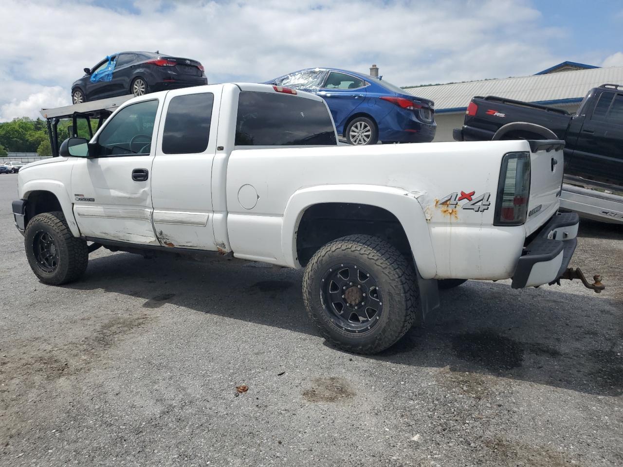2003 Chevrolet Silverado K2500 Heavy Duty - Image 2