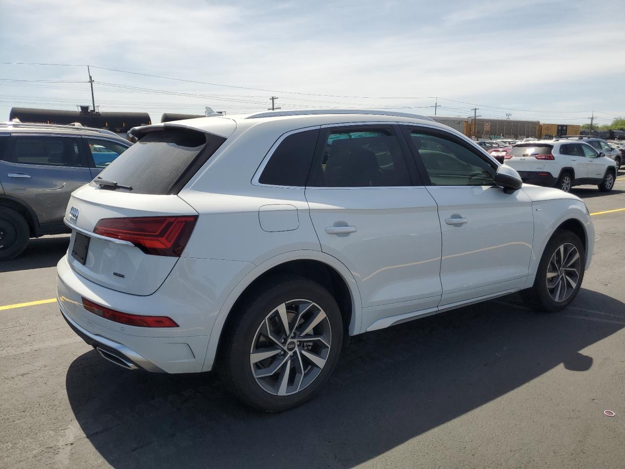 2023 Audi Q5 Premium Plus 45 - Image 3