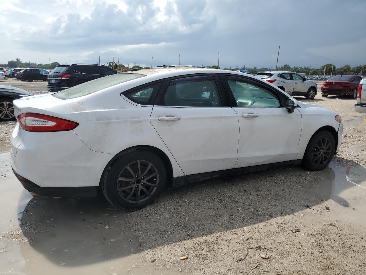 2013 Ford Fusion S - Фото 3