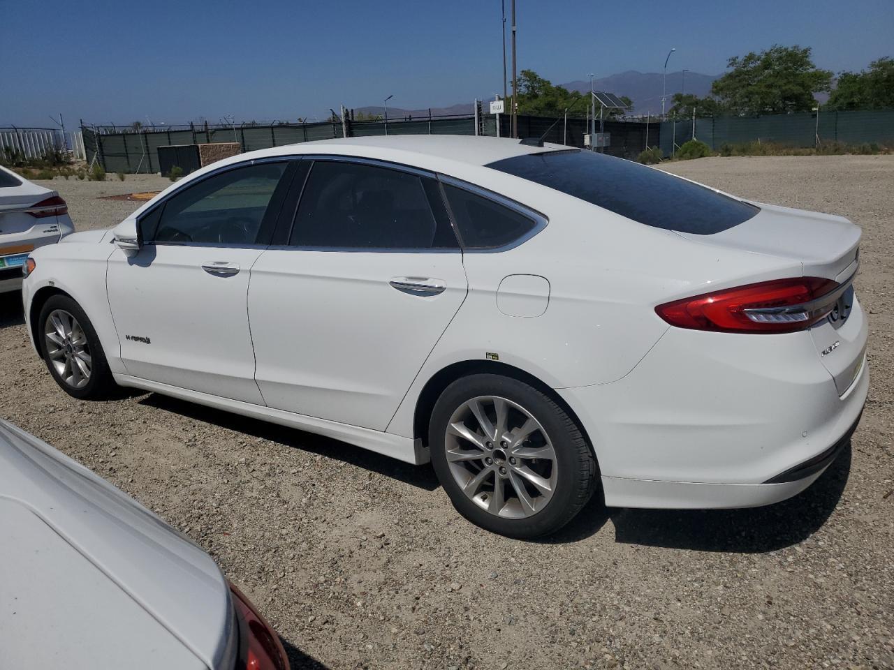 2017 Ford Fusion Se Hybrid - Image 2
