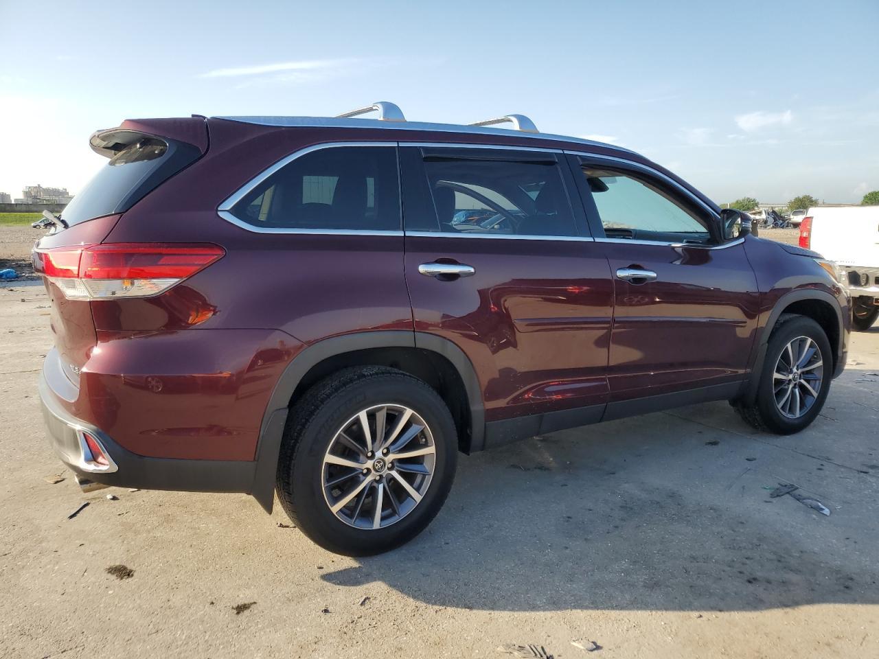 2019 Toyota Highlander Se - Image 3