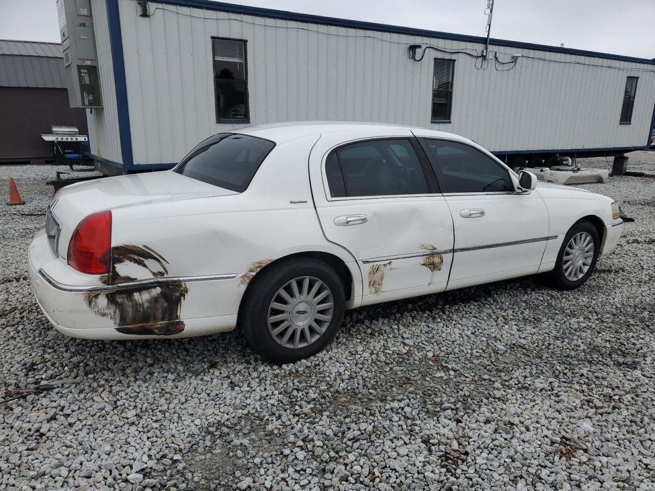 2004 Lincoln Town Car Executive - Фото 3