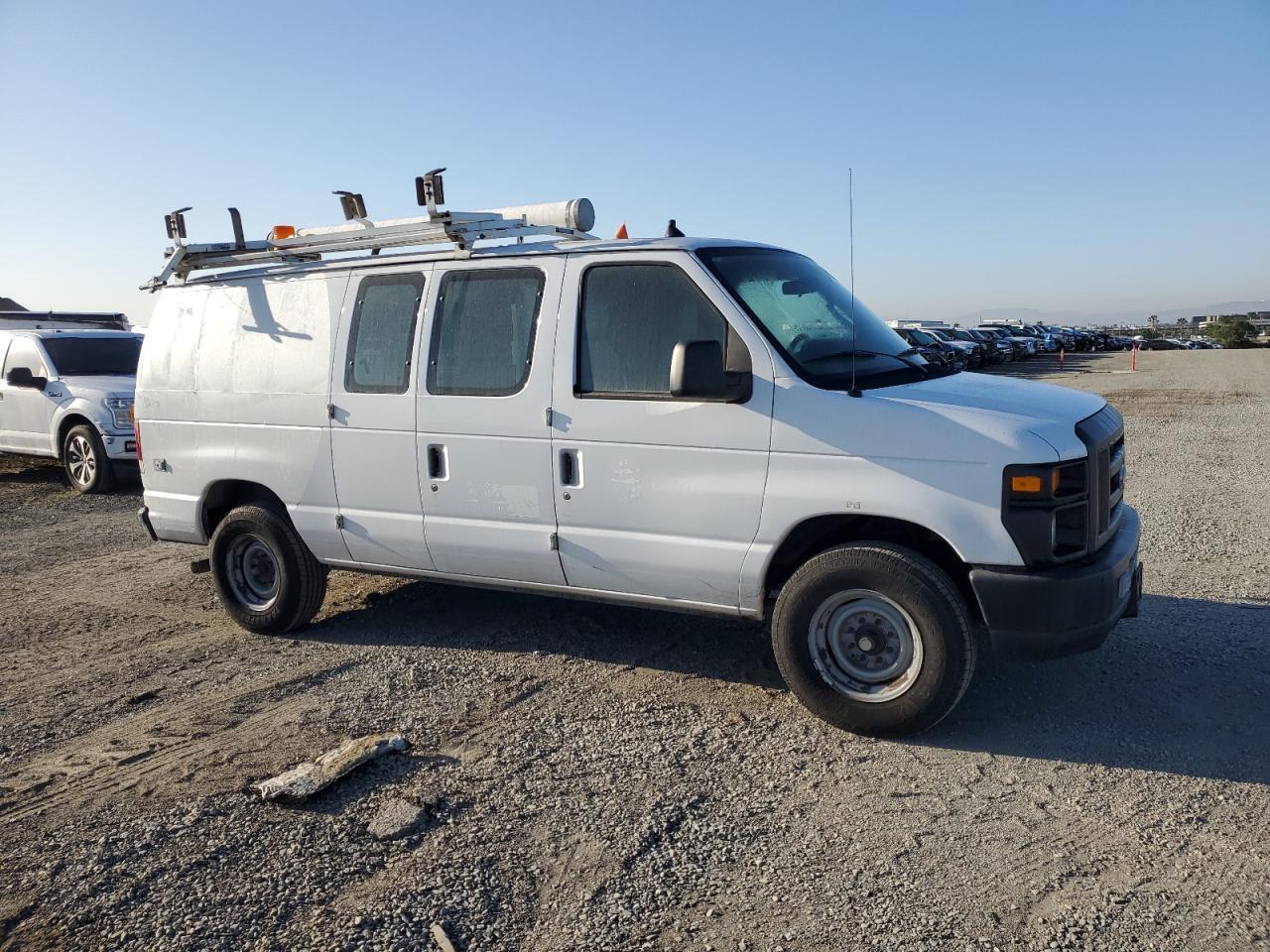 2010 Ford Econoline E250 Van - Фото 4