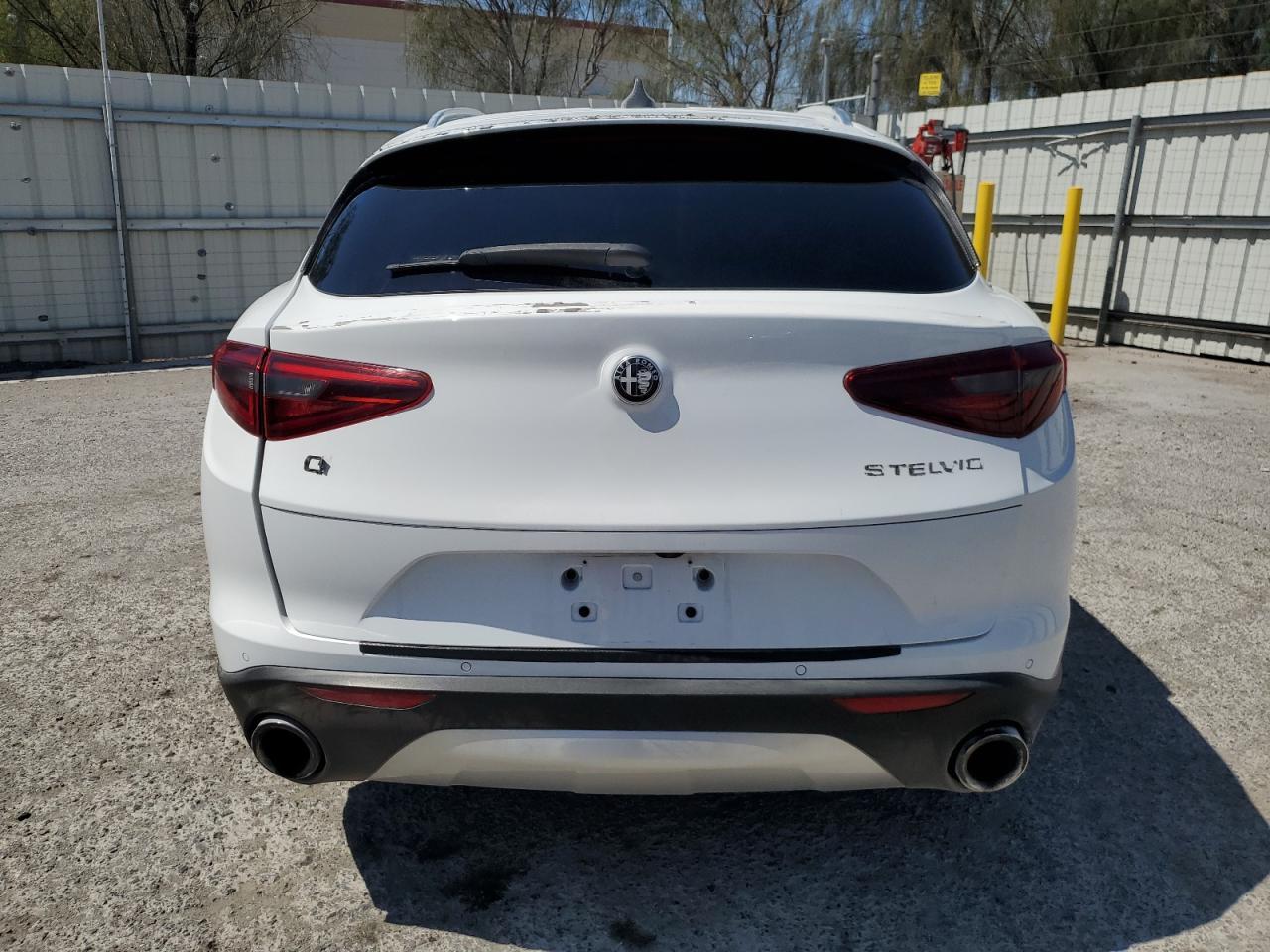 2020 Alfa Romeo Stelvio - Image 6