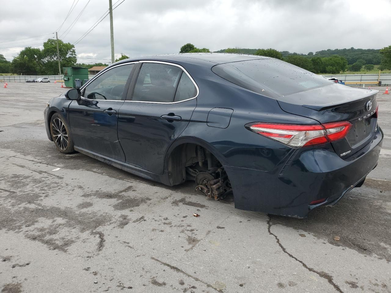 2018 Toyota Camry L - Фото 2