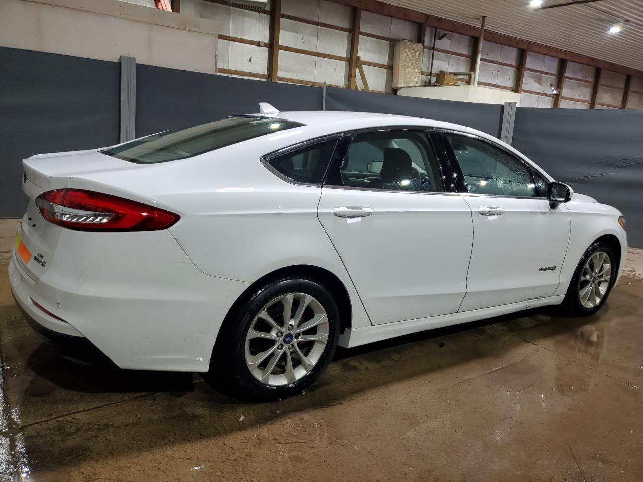 2019 Ford Fusion Se - Image 3