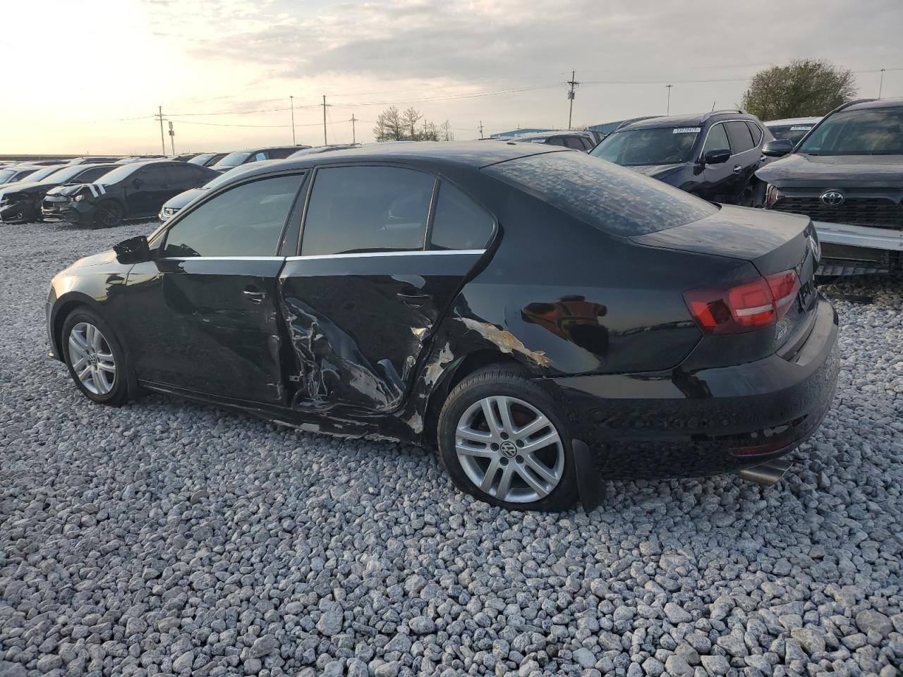 2017 Volkswagen Jetta S - Фото 2