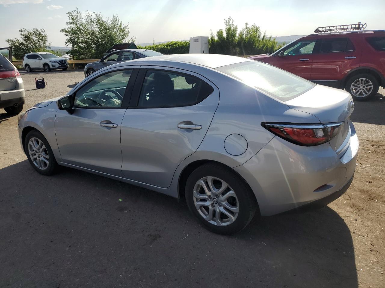 2017 Toyota Yaris Ia - Фото 2