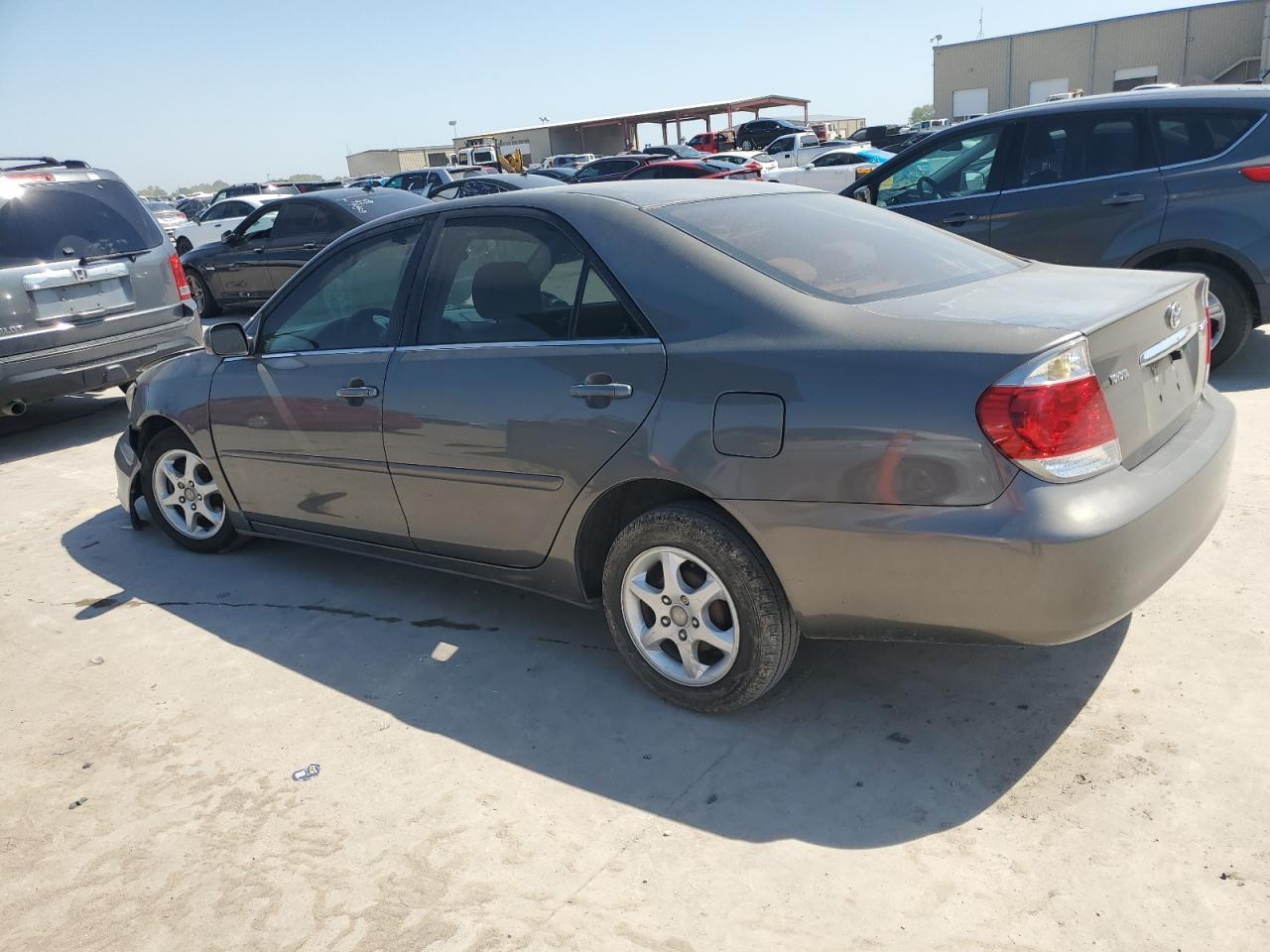 2005 Toyota Camry Le - Фото 2