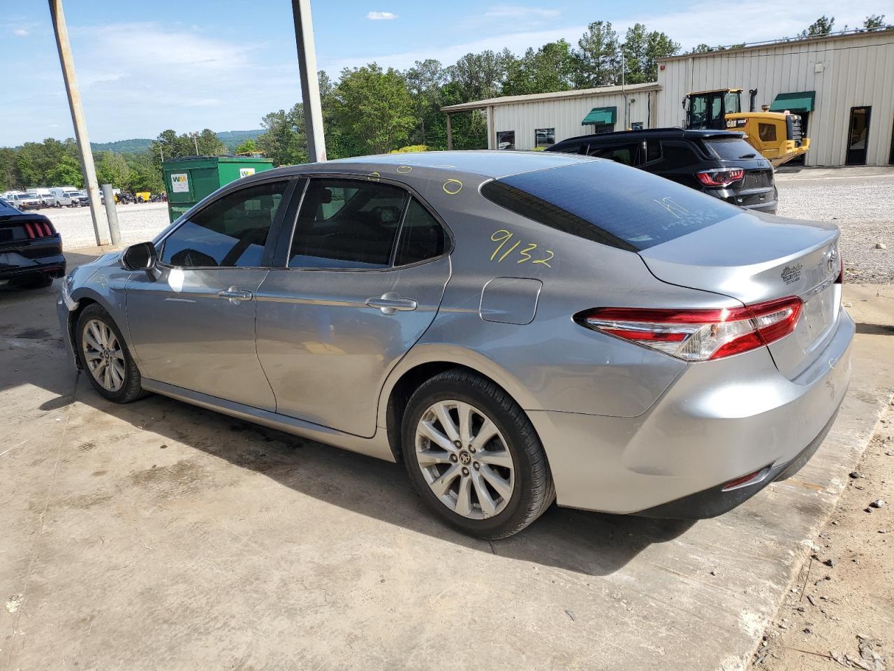 2018 Toyota Camry L - Фото 2