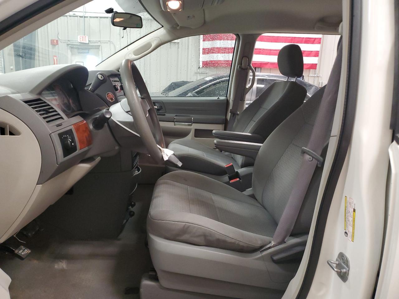 2008 Chrysler Town & Country Lx - Image 7