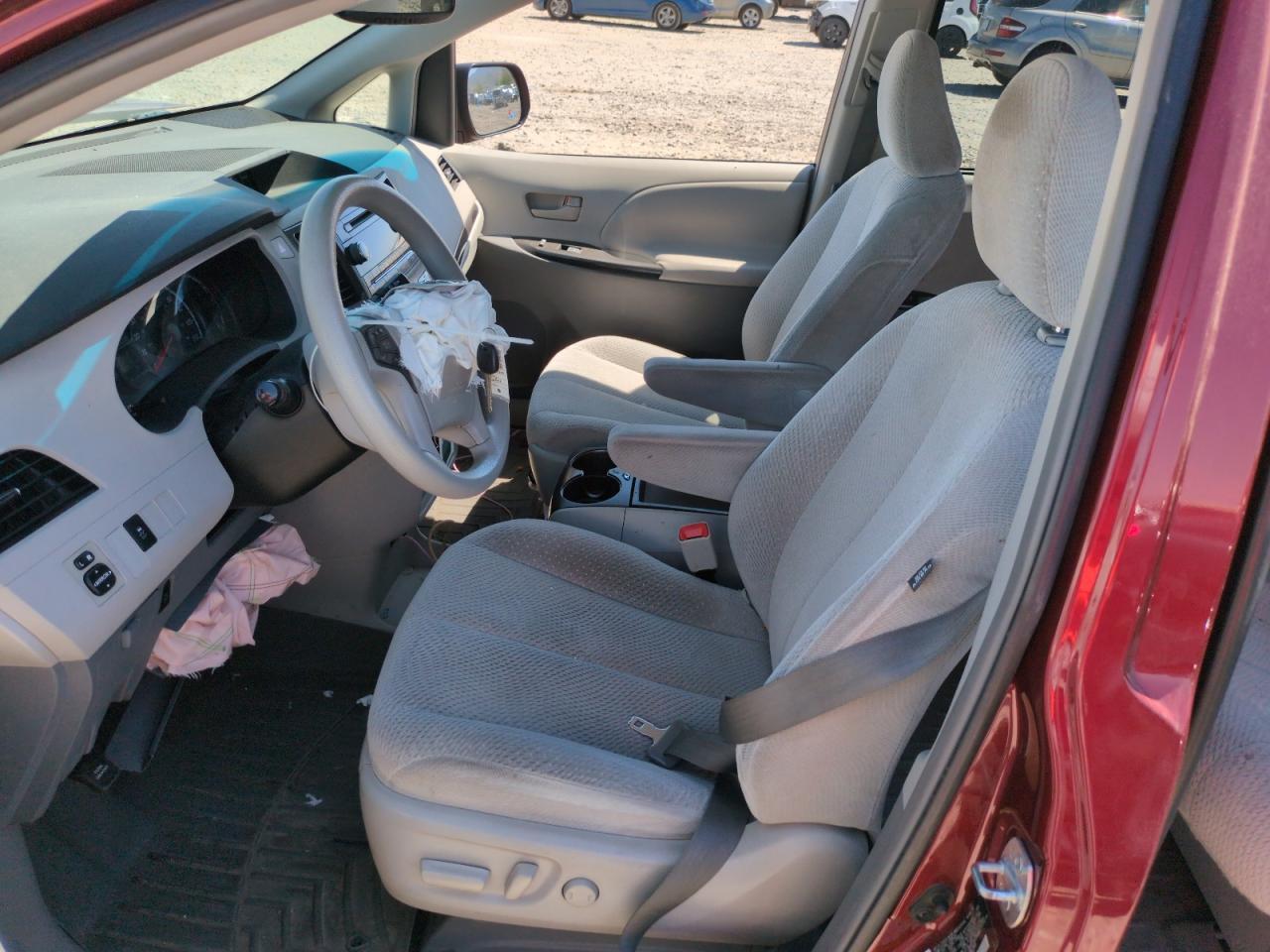 2011 Toyota Sienna Le - Фото 7