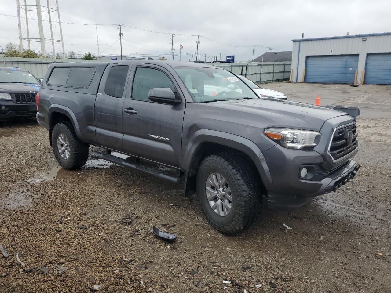 2018 Toyota Tacoma Access Cab - Image 4