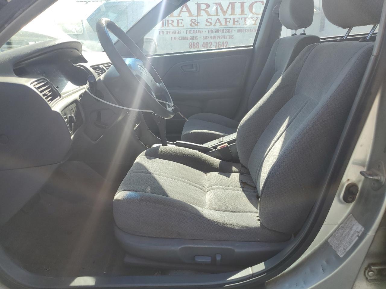 2001 Toyota Camry Ce - Фото 7