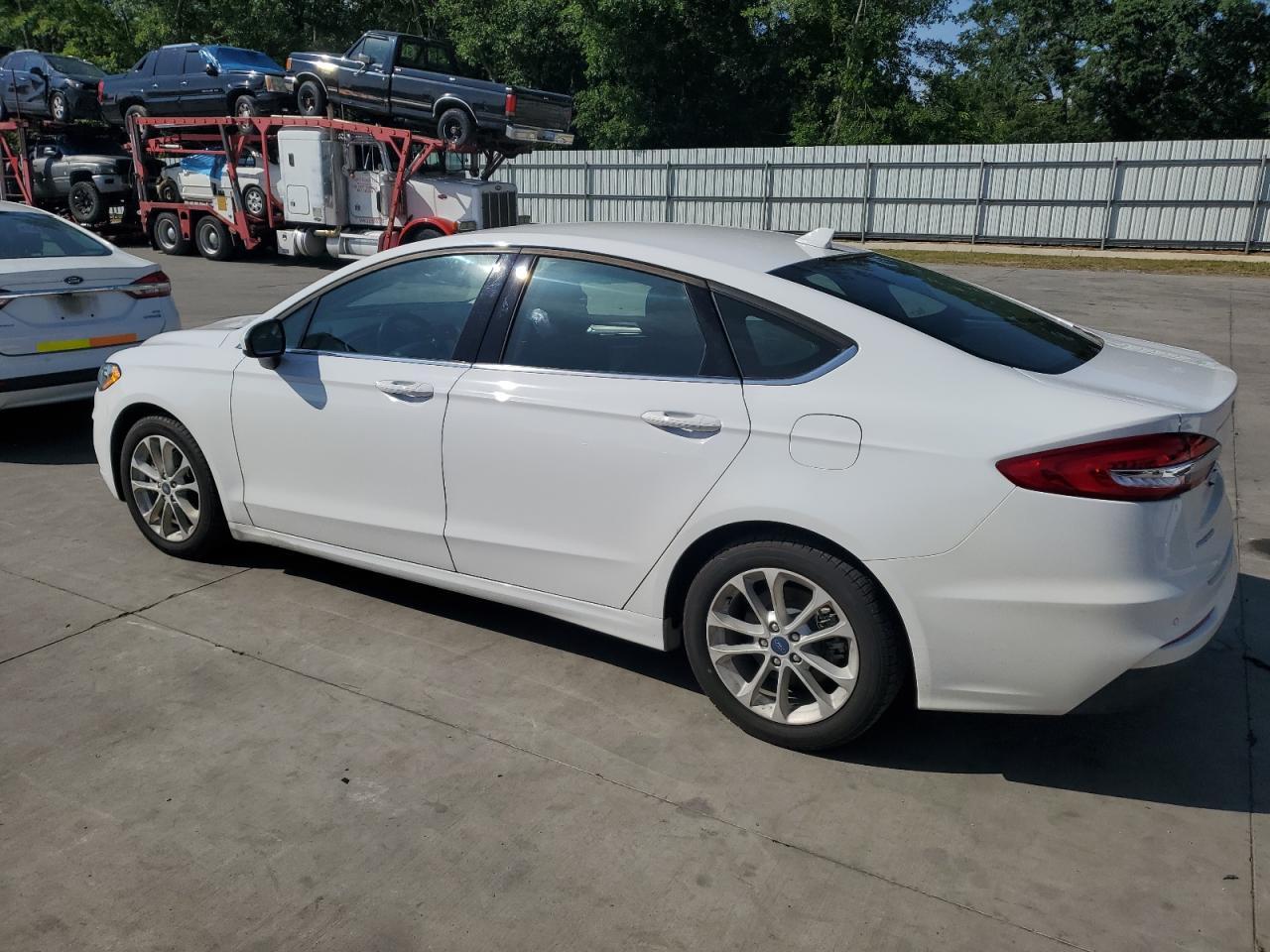 2020 Ford Fusion Se - Image 2