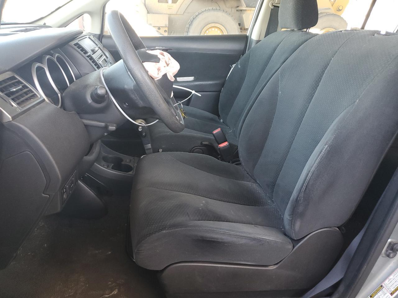 2010 Nissan Versa S - Фото 7