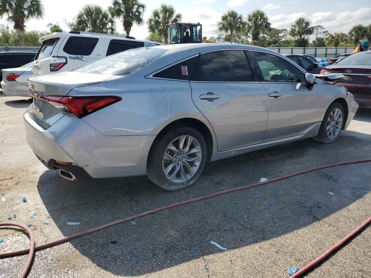 2021 Toyota Avalon Xle - Image 3