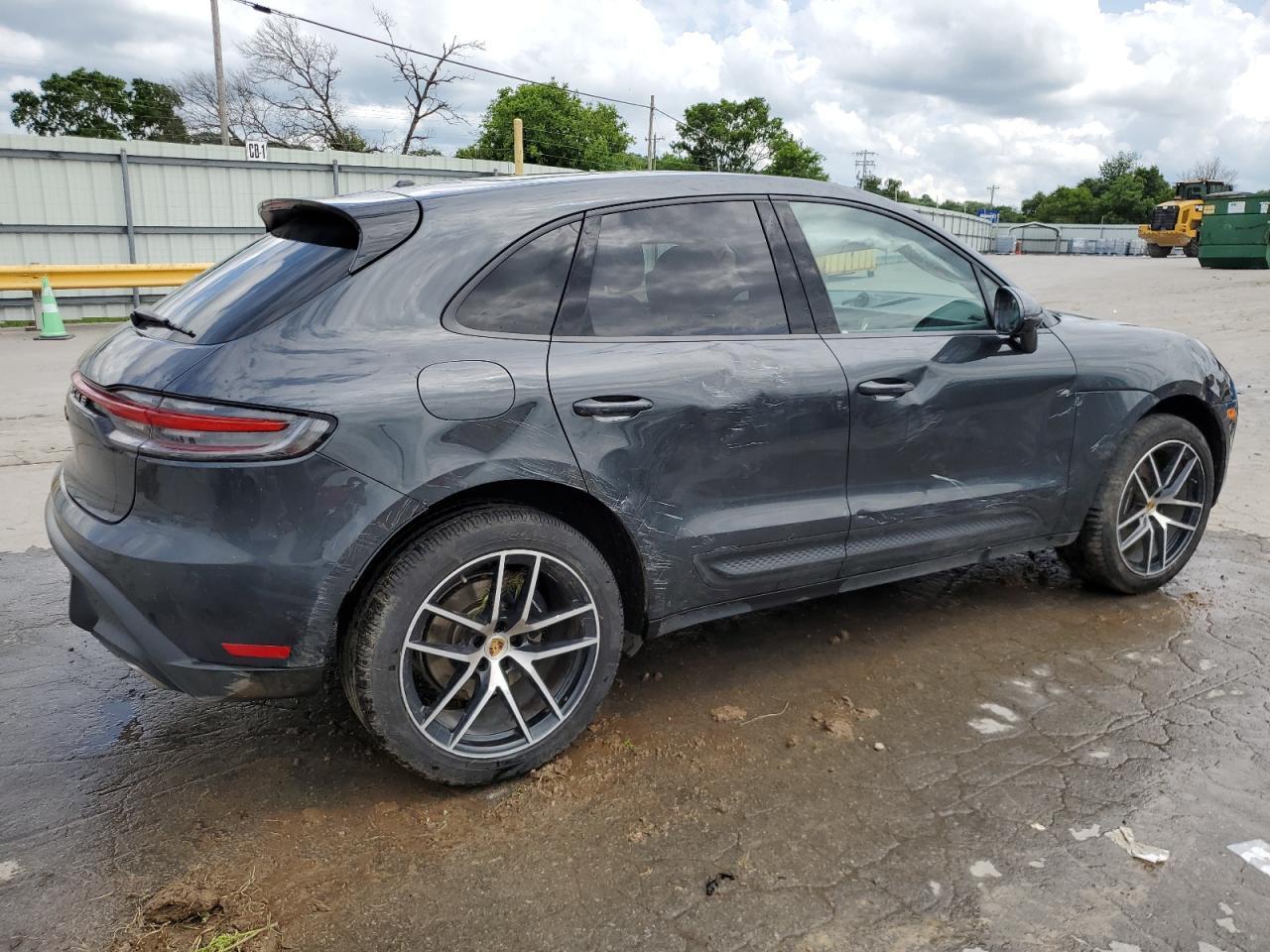 2023 Porsche Macan Base - Image 3