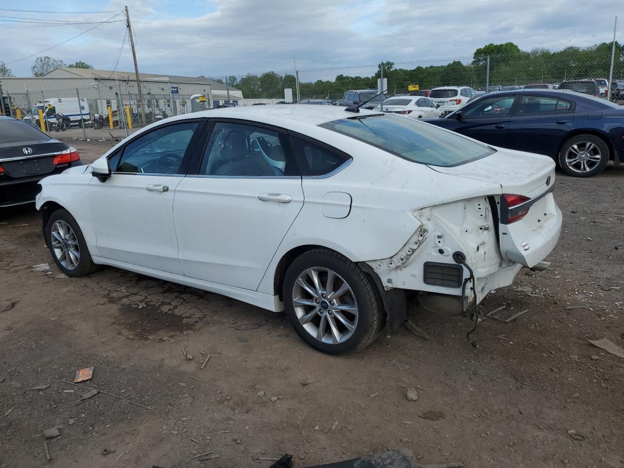 2017 Ford Fusion Se - Image 2