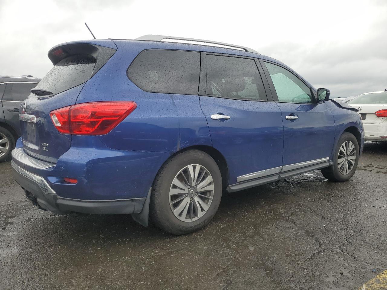 2017 Nissan Pathfinder S - Фото 3