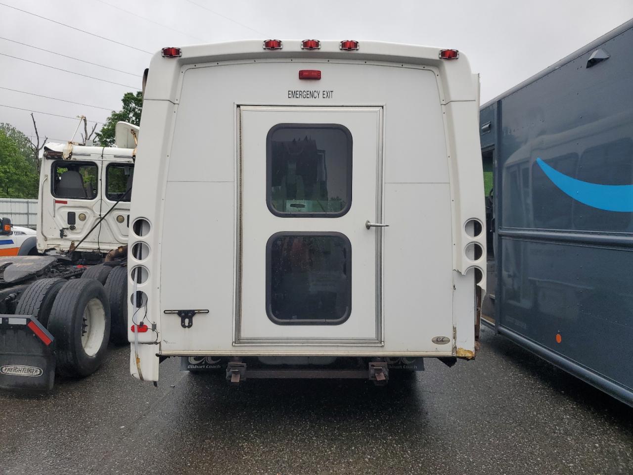 2016 Ford Econoline E350 Super Duty Cutaway Van - Image 6