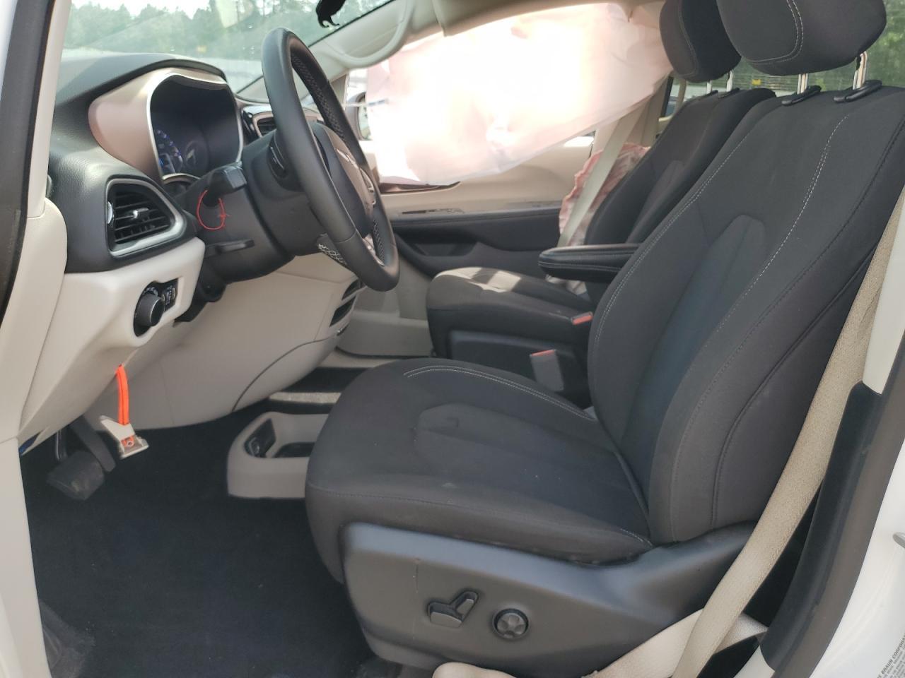 2023 Chrysler Voyager Lx - Фото 7