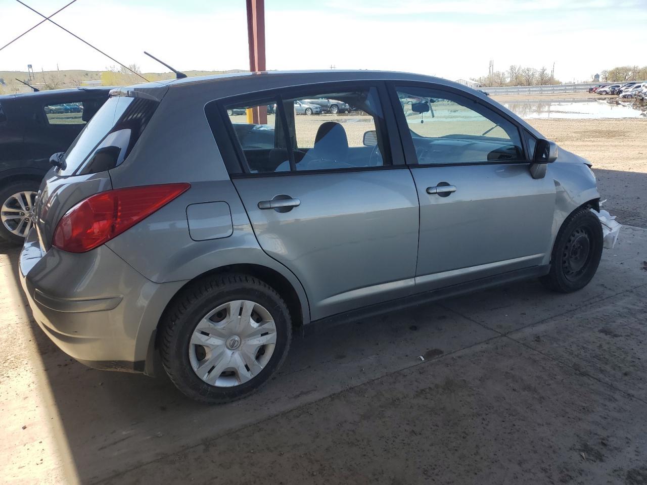2010 Nissan Versa S - Фото 3