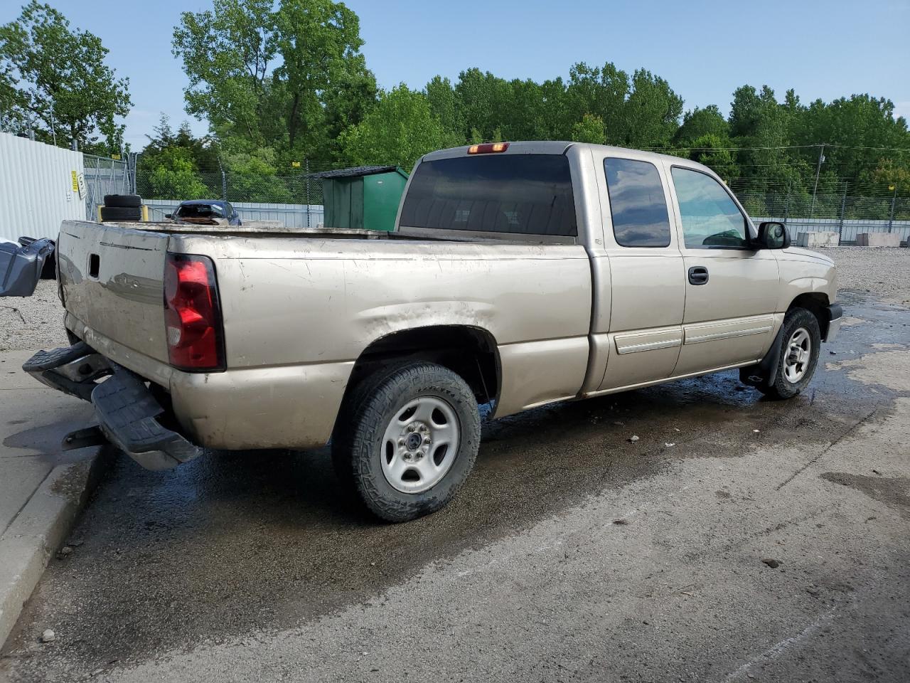 2004 Chevrolet Silverado C1500 - Image 3