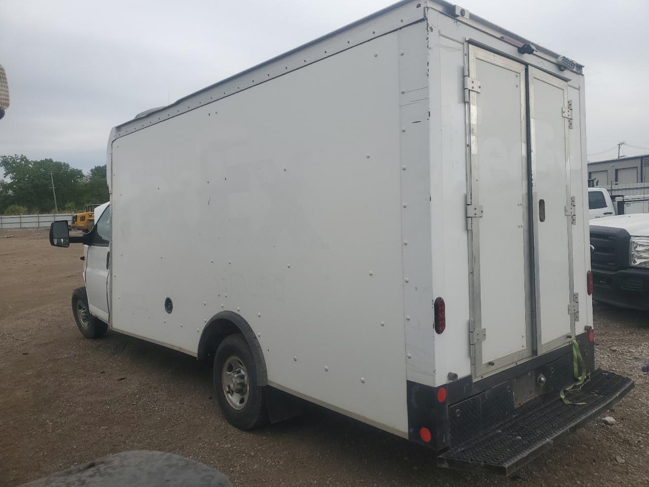 2021 Chevrolet Express G3500 - Фото 2