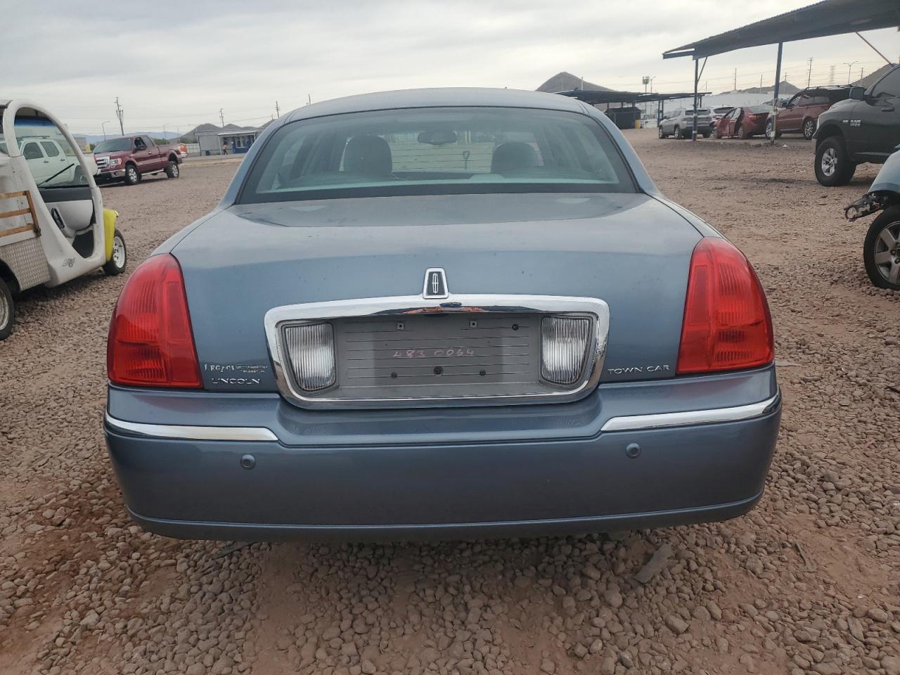2004 Lincoln Town Car Ultimate - Фото 6