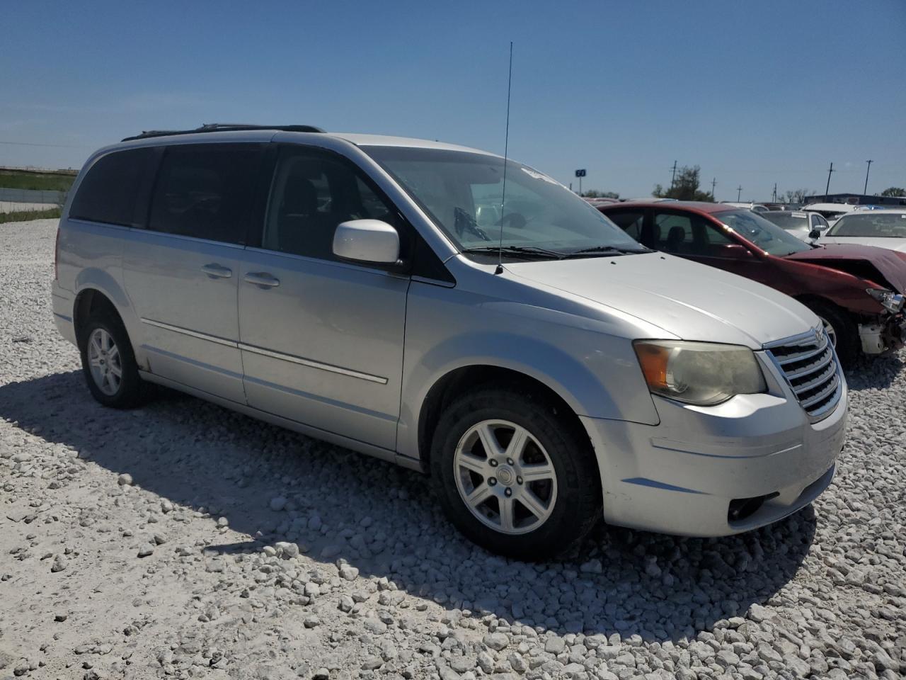 2010 Chrysler Town & Country Touring - Фото 4