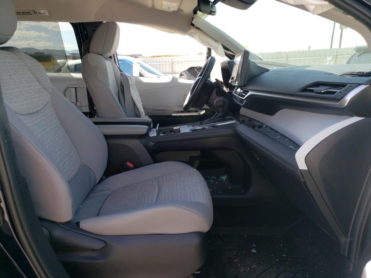 2025 Toyota Sienna Le - Фото 7