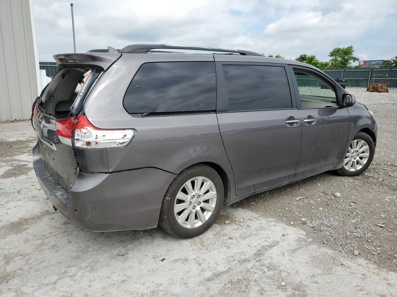 2011 Toyota Sienna Xle - Image 3
