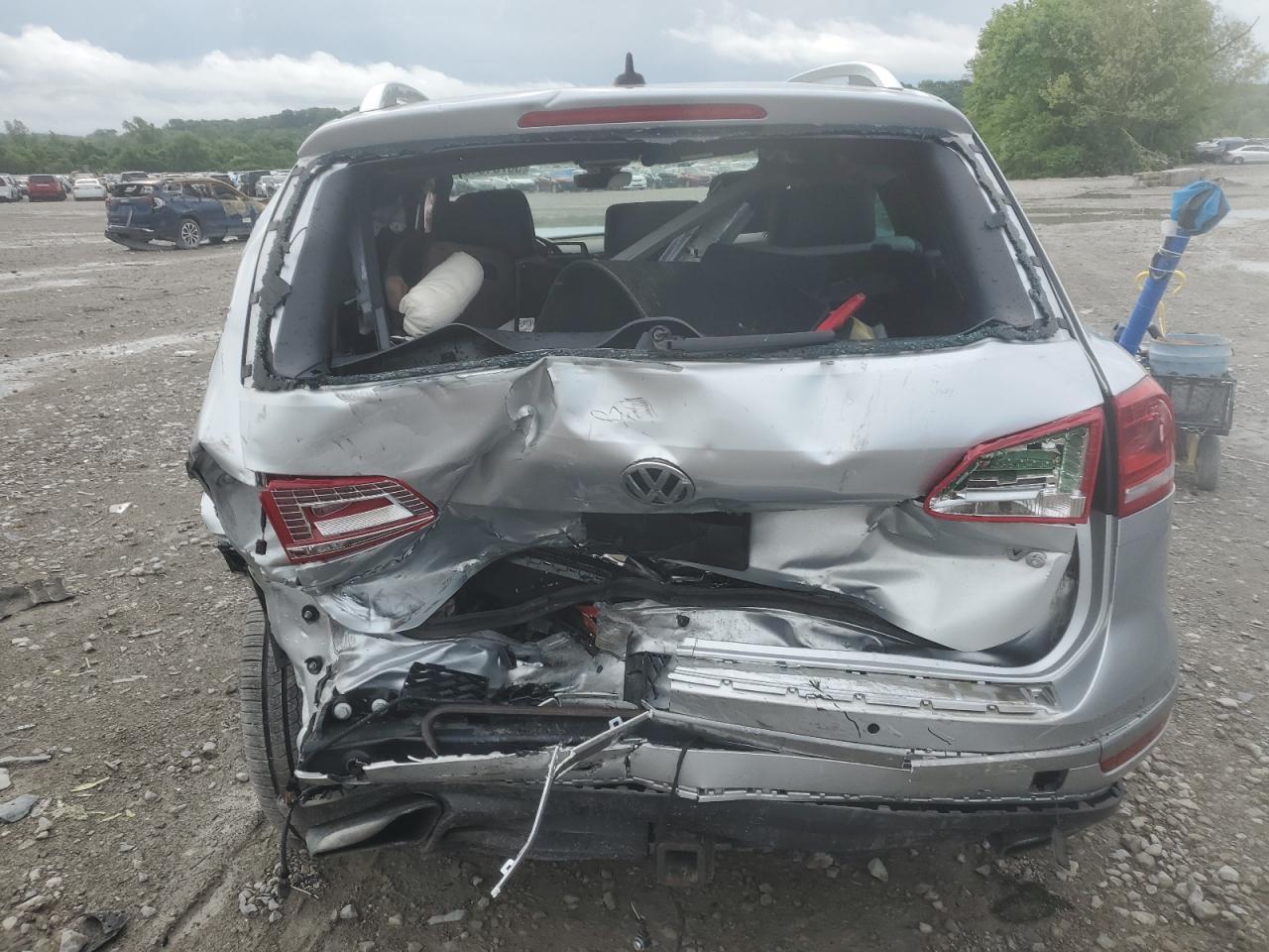 2017 Volkswagen Touareg - Фото 6