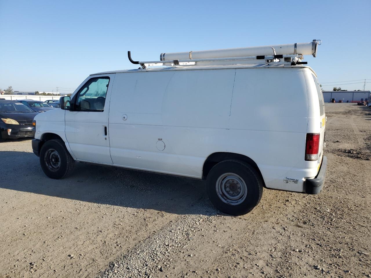 2010 Ford Econoline E250 Van - Фото 2
