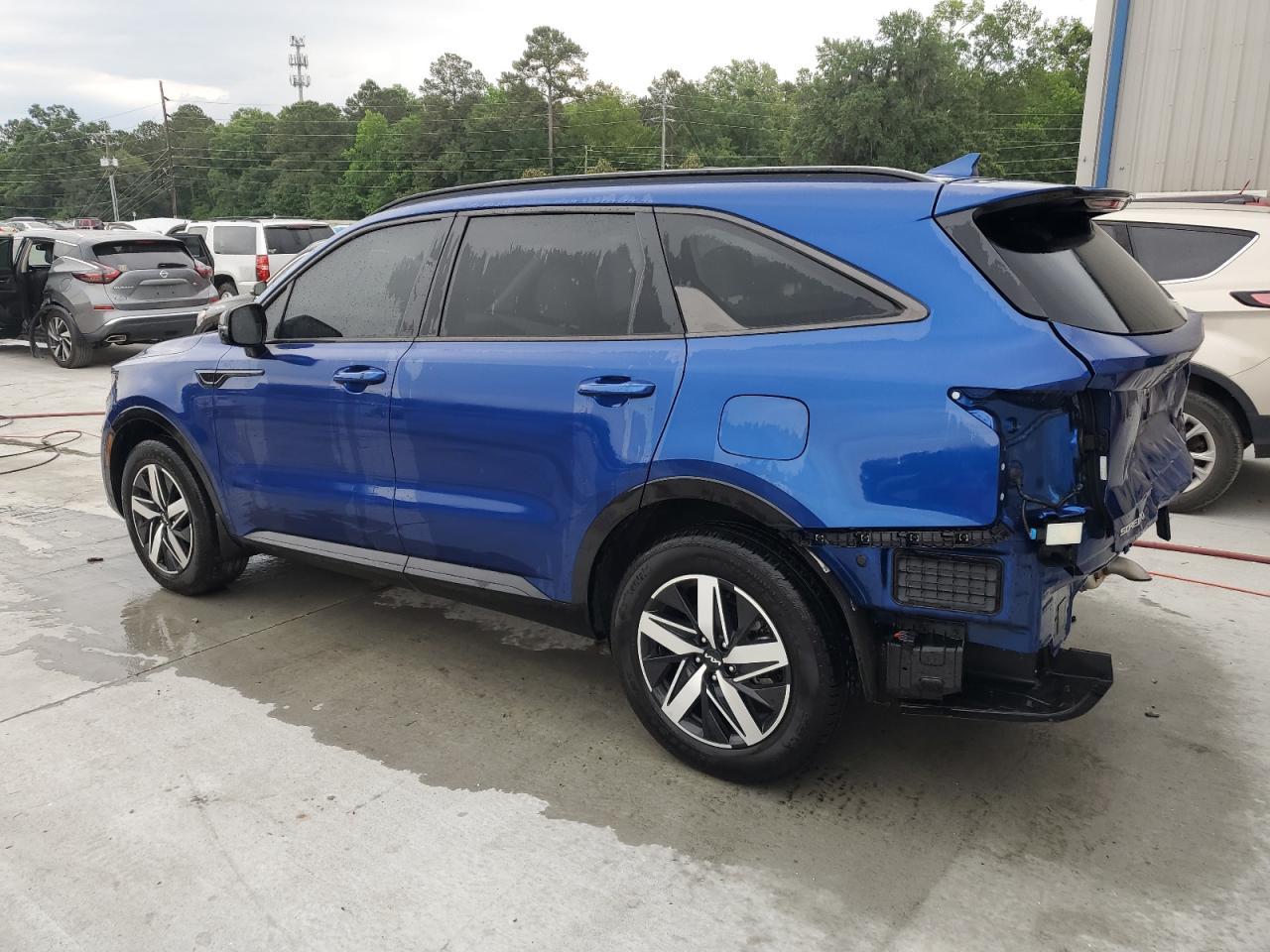 2023 Kia Sorento S - Image 2