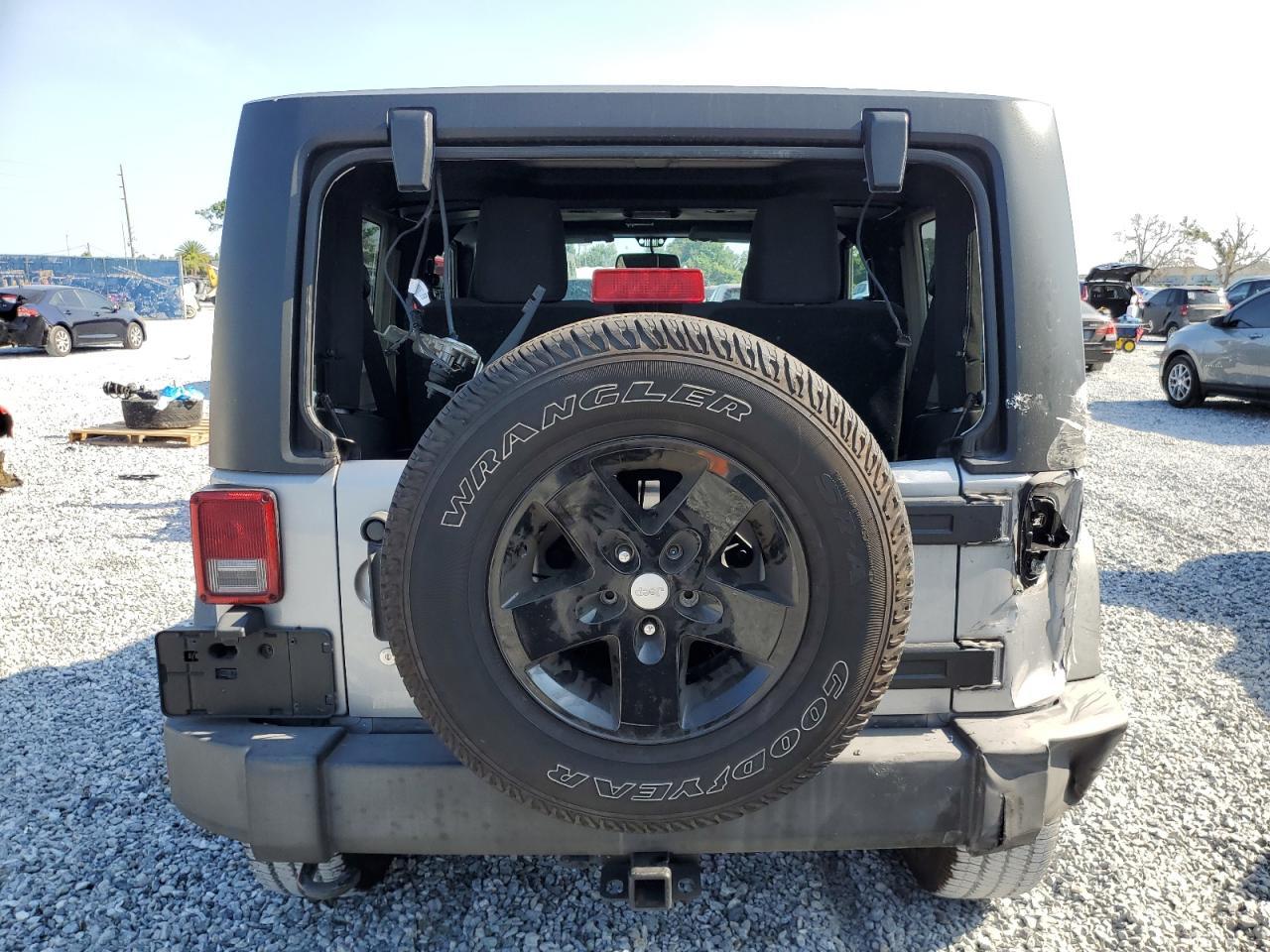 2015 Jeep Wrangler Sport - Фото 6