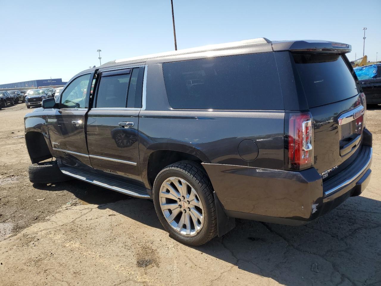 2017 GMC Yukon Xl Denali - Image 2