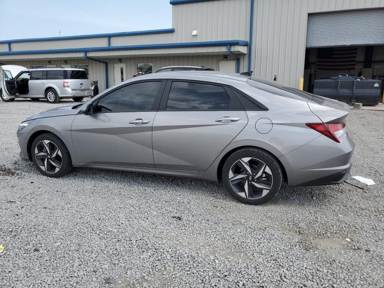 2023 Hyundai Elantra Sel - Image 2