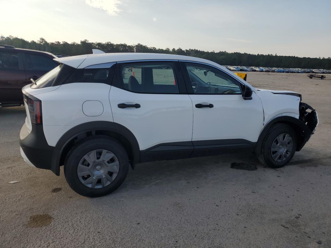 2025 Nissan Kicks S - Фото 3
