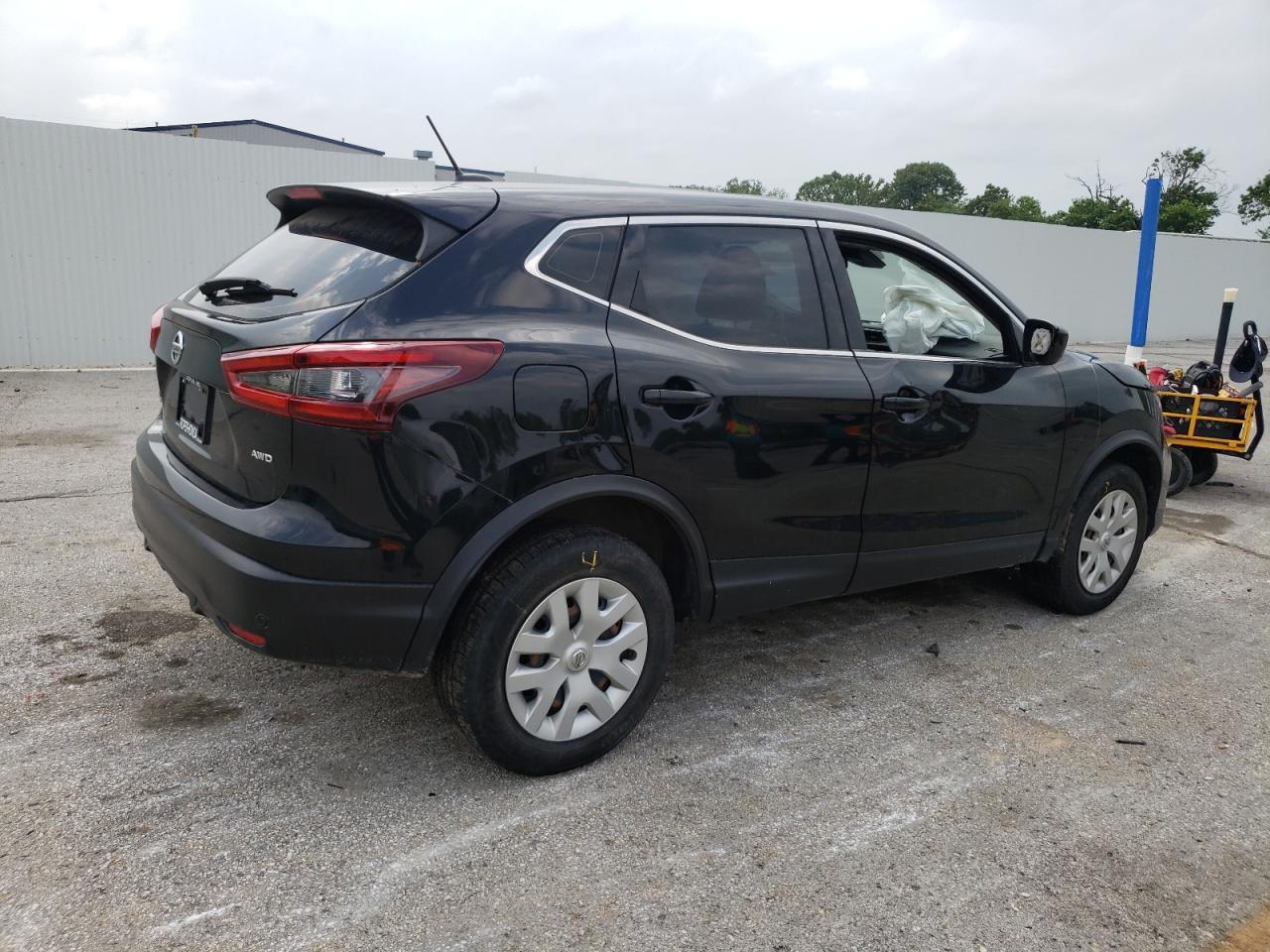 2020 Nissan Rogue Sport S - Image 3