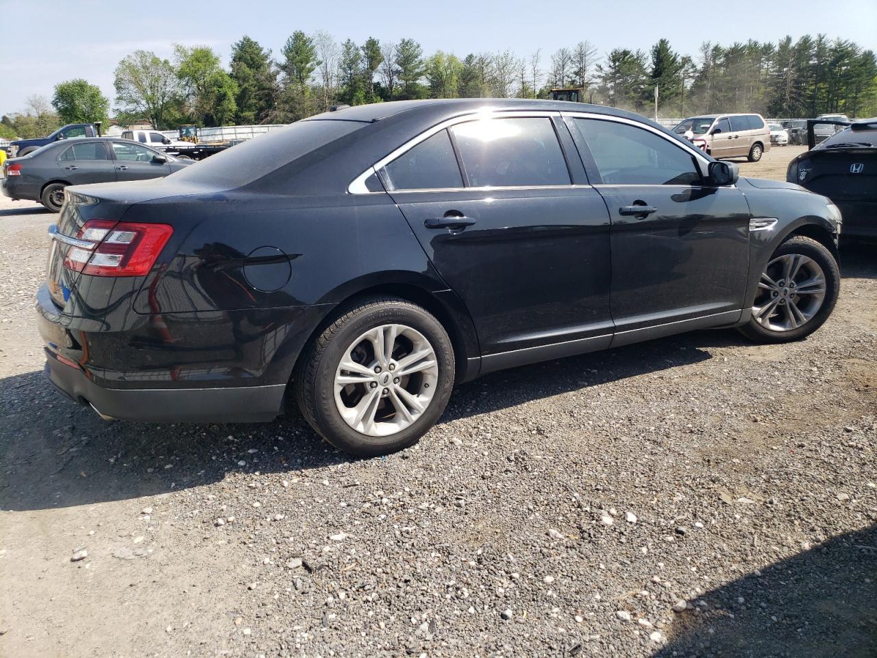 2017 Ford Taurus Se - Фото 3